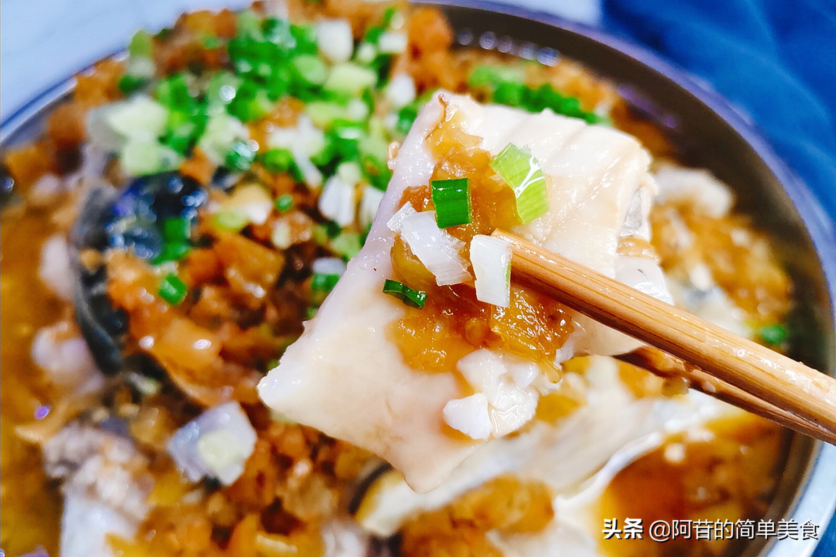 泡椒蒸鱼骨,色香味俱全,看着就诱人,酸辣鲜美,味道十足