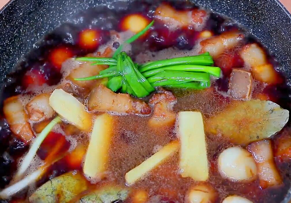 秘制鹌鹑蛋红烧肉做法,肥而不腻,软糯香甜,一次可以吃2碗饭