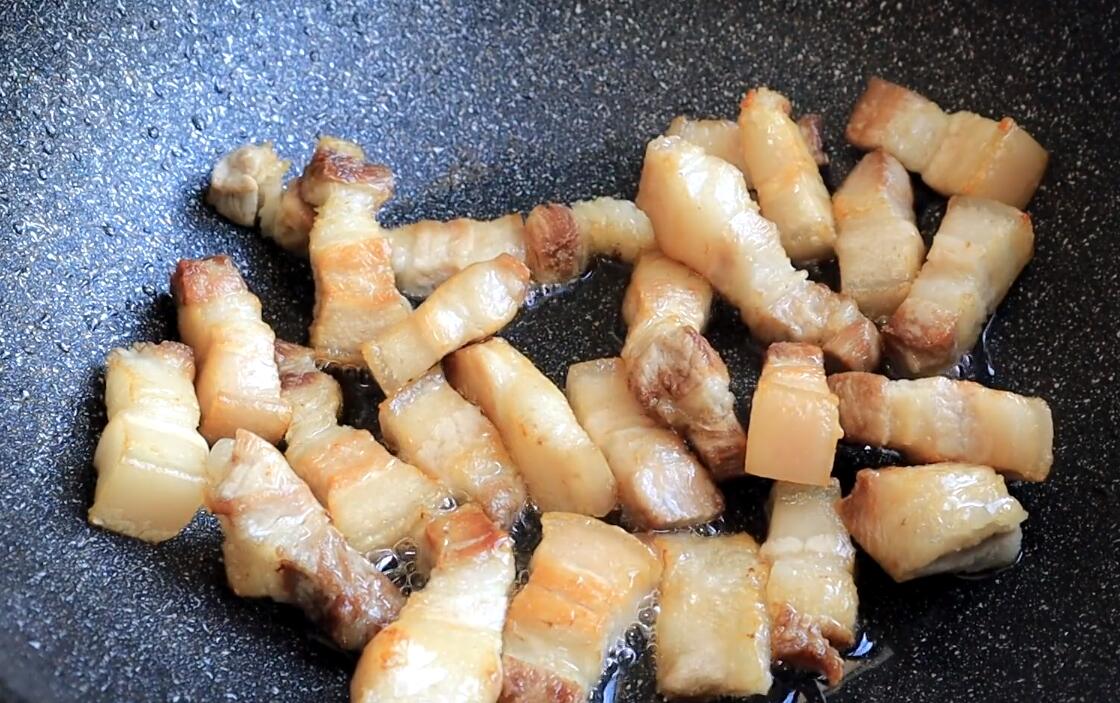 秘制鹌鹑蛋红烧肉做法,肥而不腻,软糯香甜,一次可以吃2碗饭