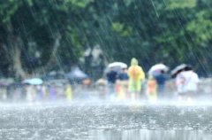 台风北上导致南方雨水增