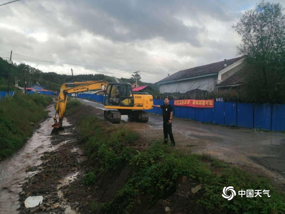 “巴威”来袭!吉林部分地区河流涨水 树木被强风折断