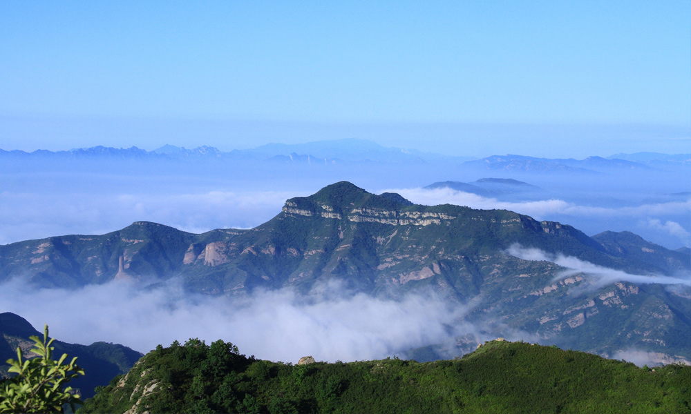 河北承德：云涛拍岸 美景如画