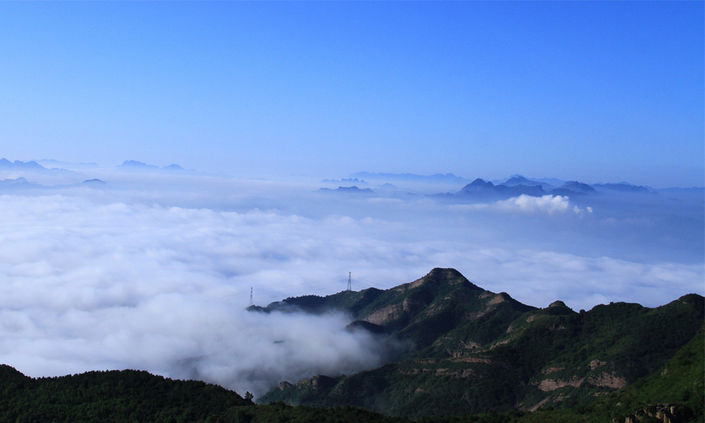 河北承德：云涛拍岸 美景如画