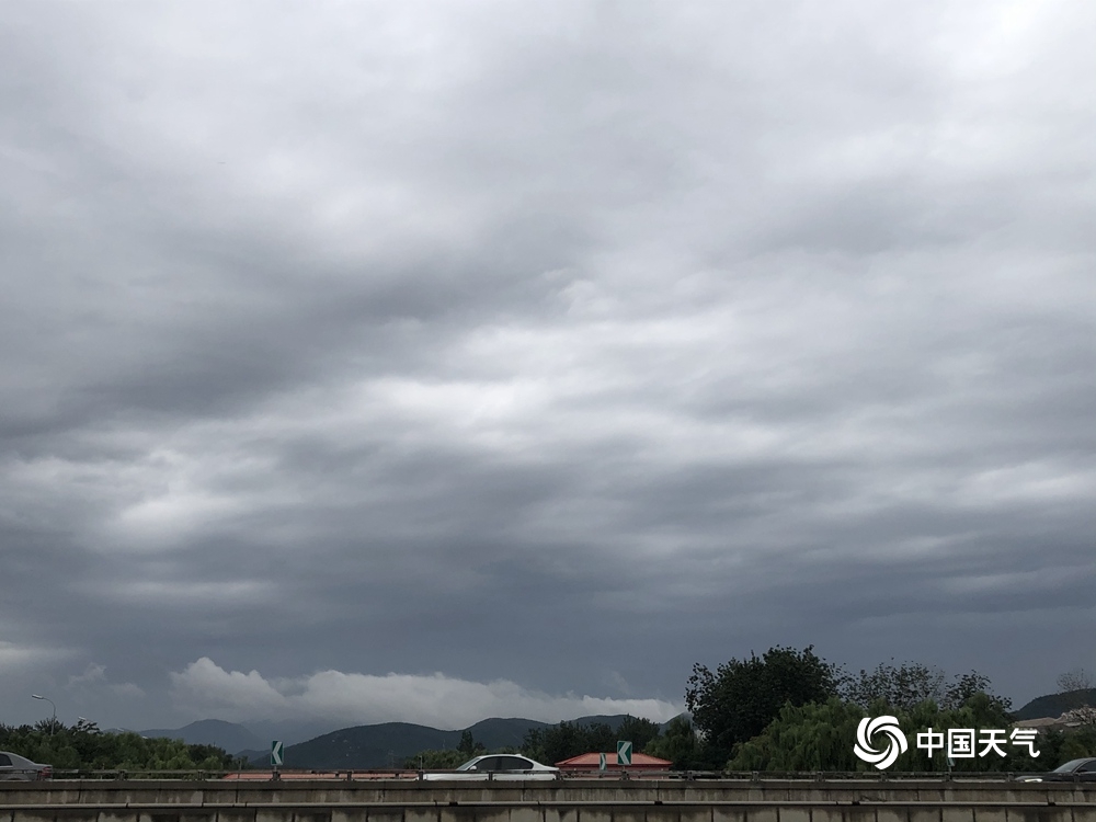 雨水影响早高峰 北京北五环现拥堵