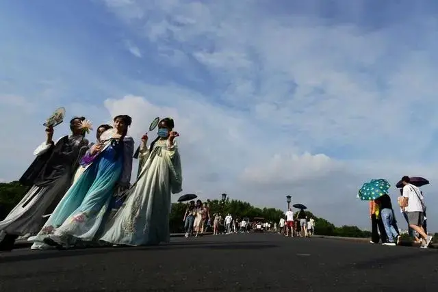 最高温32°C,杭州天气转凉了?气象台一句话,让大家松了口气