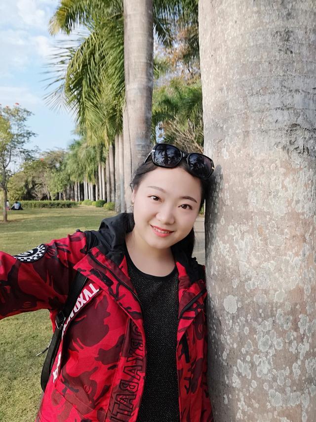 左手牵你,右手敬礼,这是军人独特的爱情