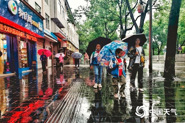 雨水“灭”高温!未来三天湖南较强降雨来袭 局地有暴雨