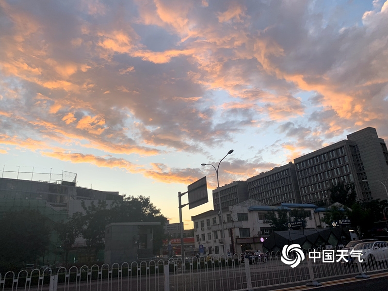 惊喜连连!继双彩虹后 北京天空又现绚美晚霞
