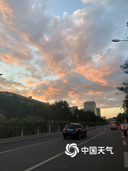 惊喜连连!继双彩虹后 北京天空又现绚美晚霞
