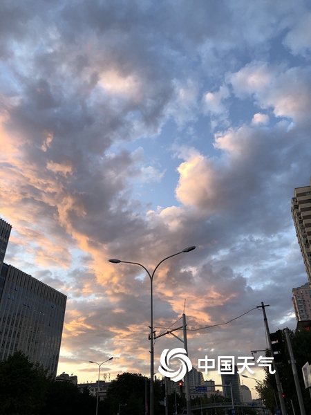 惊喜连连!继双彩虹后 北京天空又现绚美晚霞