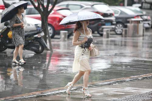 街头有雨.jpg