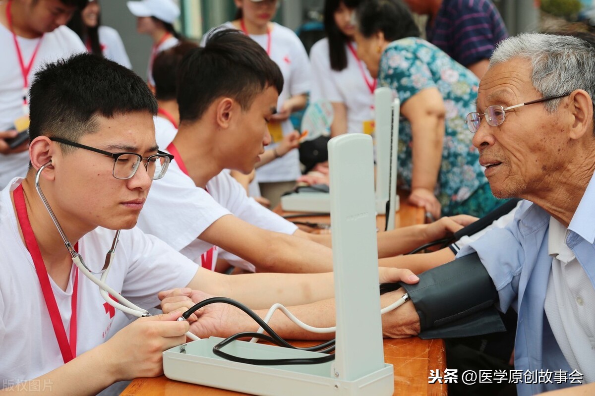 高血压不是突然到来,患上高血压的人,一日三餐常常有四个共同点