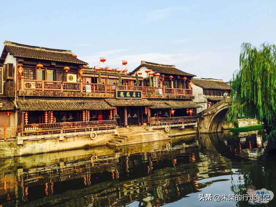 春秋的水，唐宋的镇，明清的建筑，现代的人，是对她最恰当的形容