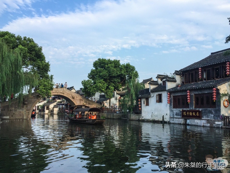 春秋的水,唐宋的镇,明清的建筑,现代的人,是对她最恰当的形容