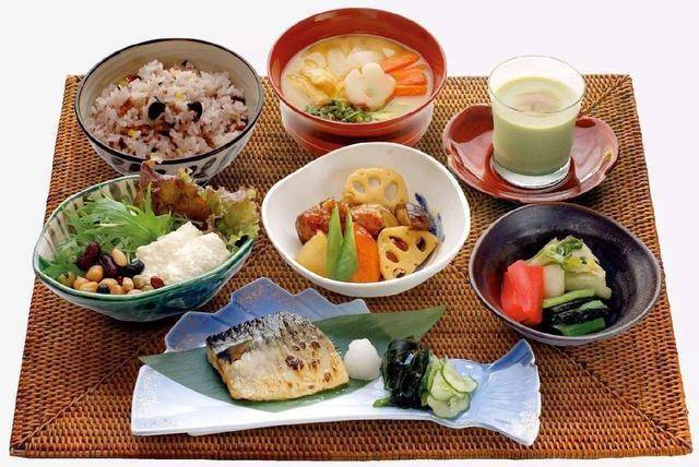 甘油三酯偏高,这3种食物需“忌口”,若你爱吃,血管或加速变堵