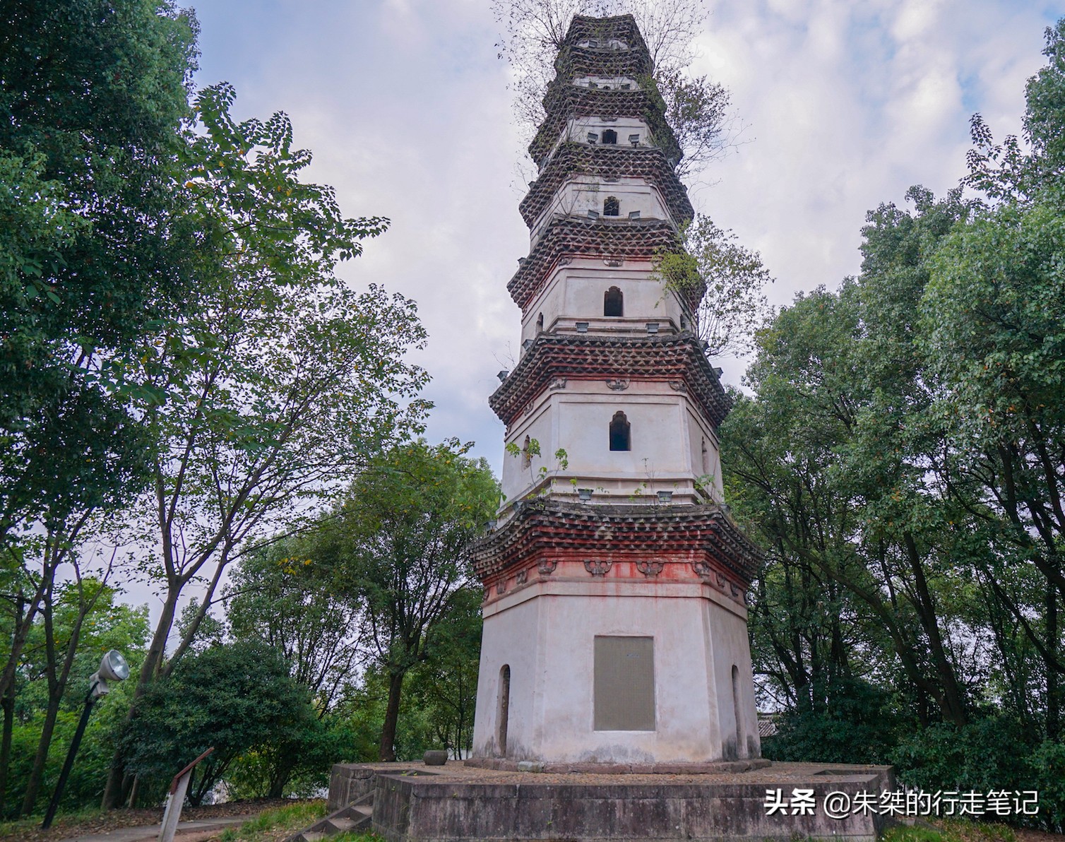 我国少有的古建筑集萃之地，以明清古建筑居多，却都是“搬”来的