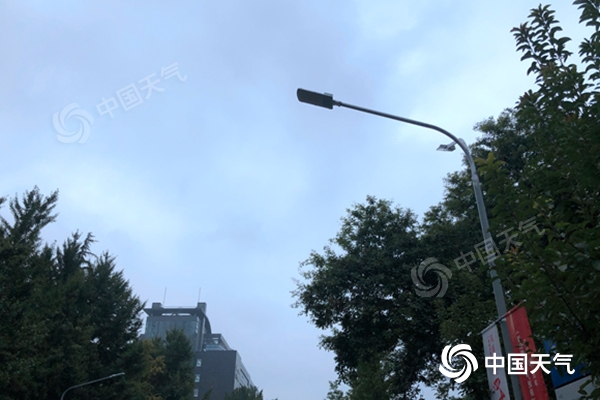 防雨防风!北京今天白天仍有阵雨 夜间风力加大需防护