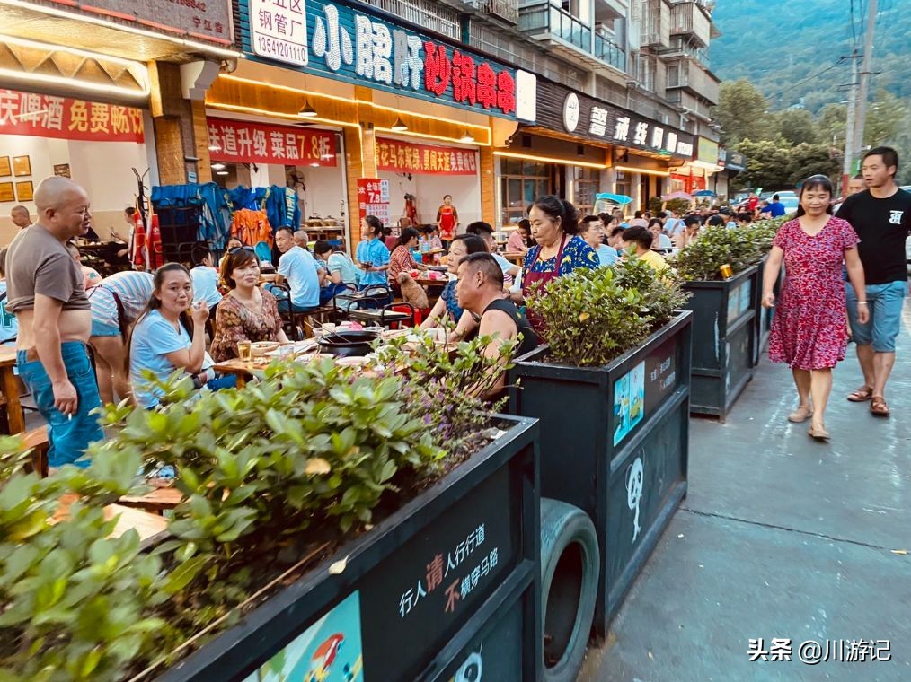成都都江堰除了5A景区,闲暇之余逛了小城,处处充满市井烟火气