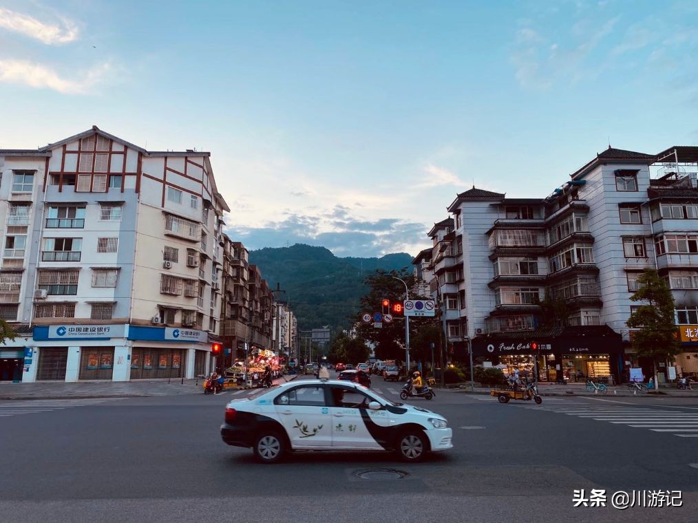 成都都江堰除了5A景区,闲暇之余逛了小城,处处充满市井烟火气