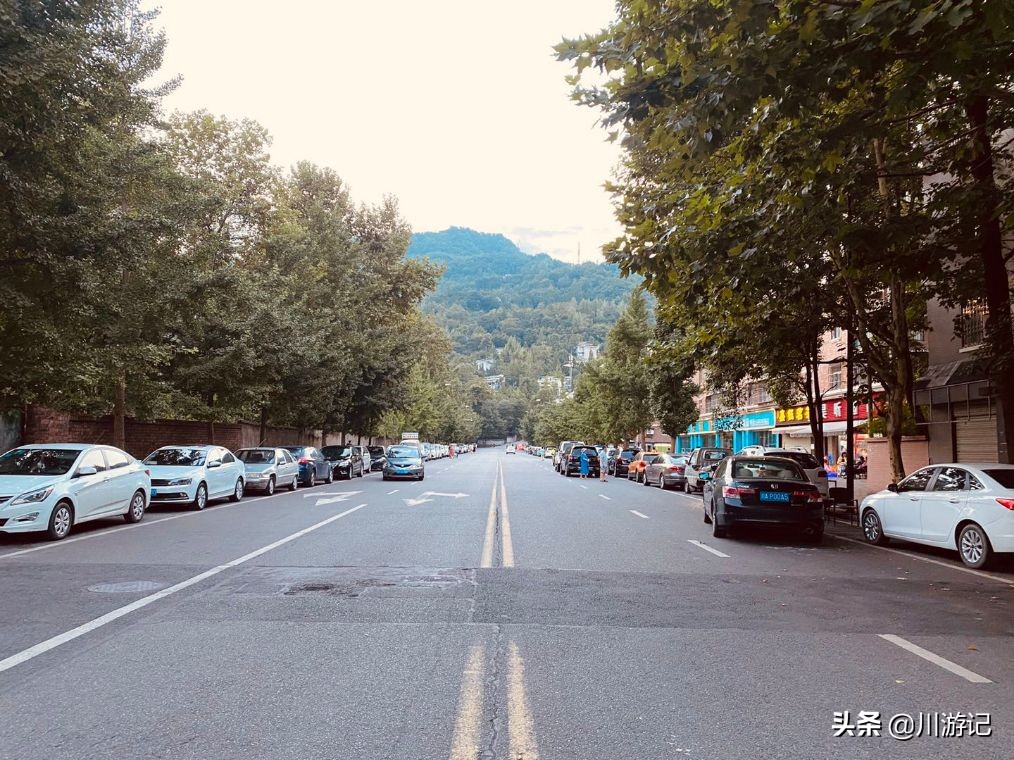 成都都江堰除了5A景区,闲暇之余逛了小城,处处充满市井烟火气