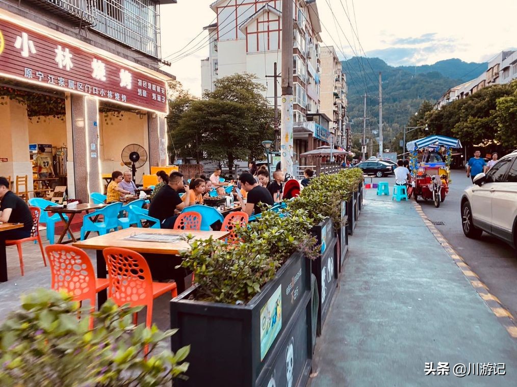 成都都江堰除了5A景区,闲暇之余逛了小城,处处充满市井烟火气