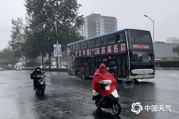 南方强降雨今日达到鼎盛 长江中下游湿凉华南维持闷热