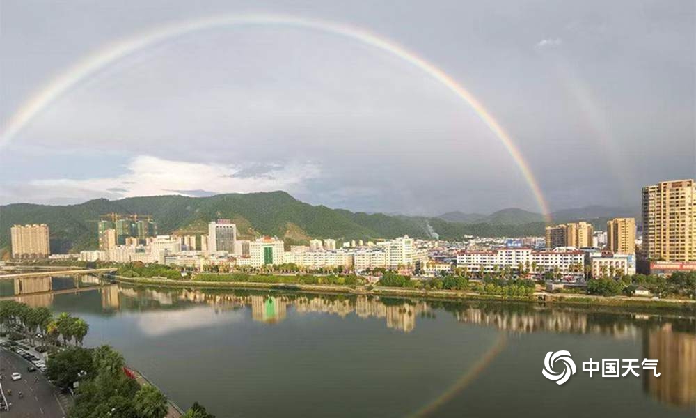 福建三明雨后出现双彩虹 刷爆朋友圈