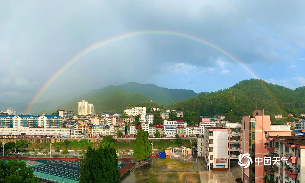 福建三明雨后出现双彩虹 刷爆朋友圈