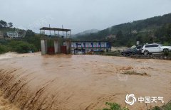 今天强降雨中心主要集中