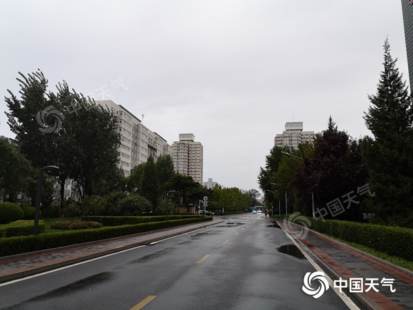 带伞+添衣！今早北京仍有降雨 最高气温降至18℃
