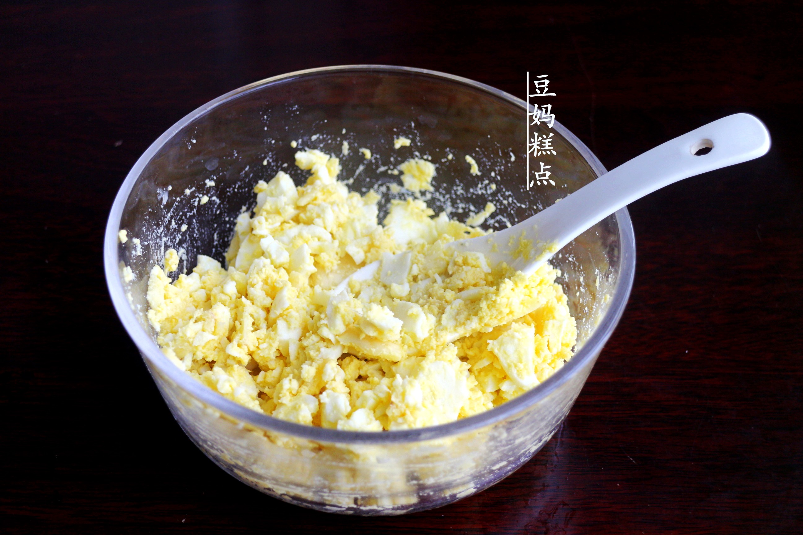 山东特色菜,鸡蛋蒜,蘸馒头味道一绝