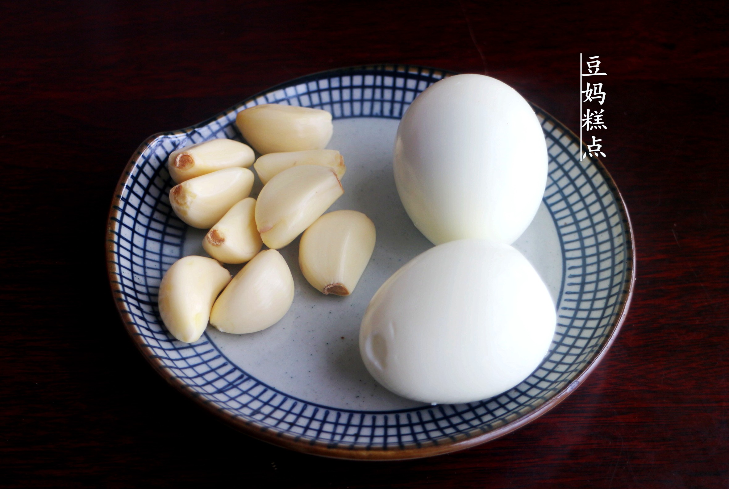 山东特色菜,鸡蛋蒜,蘸馒头味道一绝