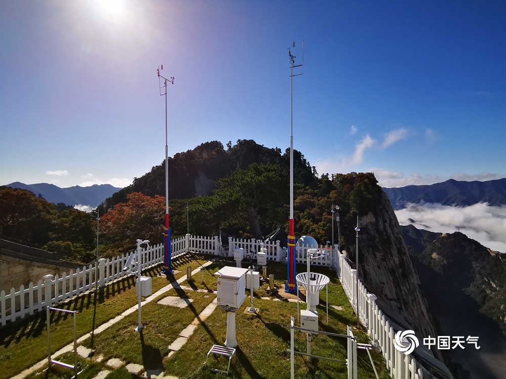 华山雨过天晴 现云海奇观