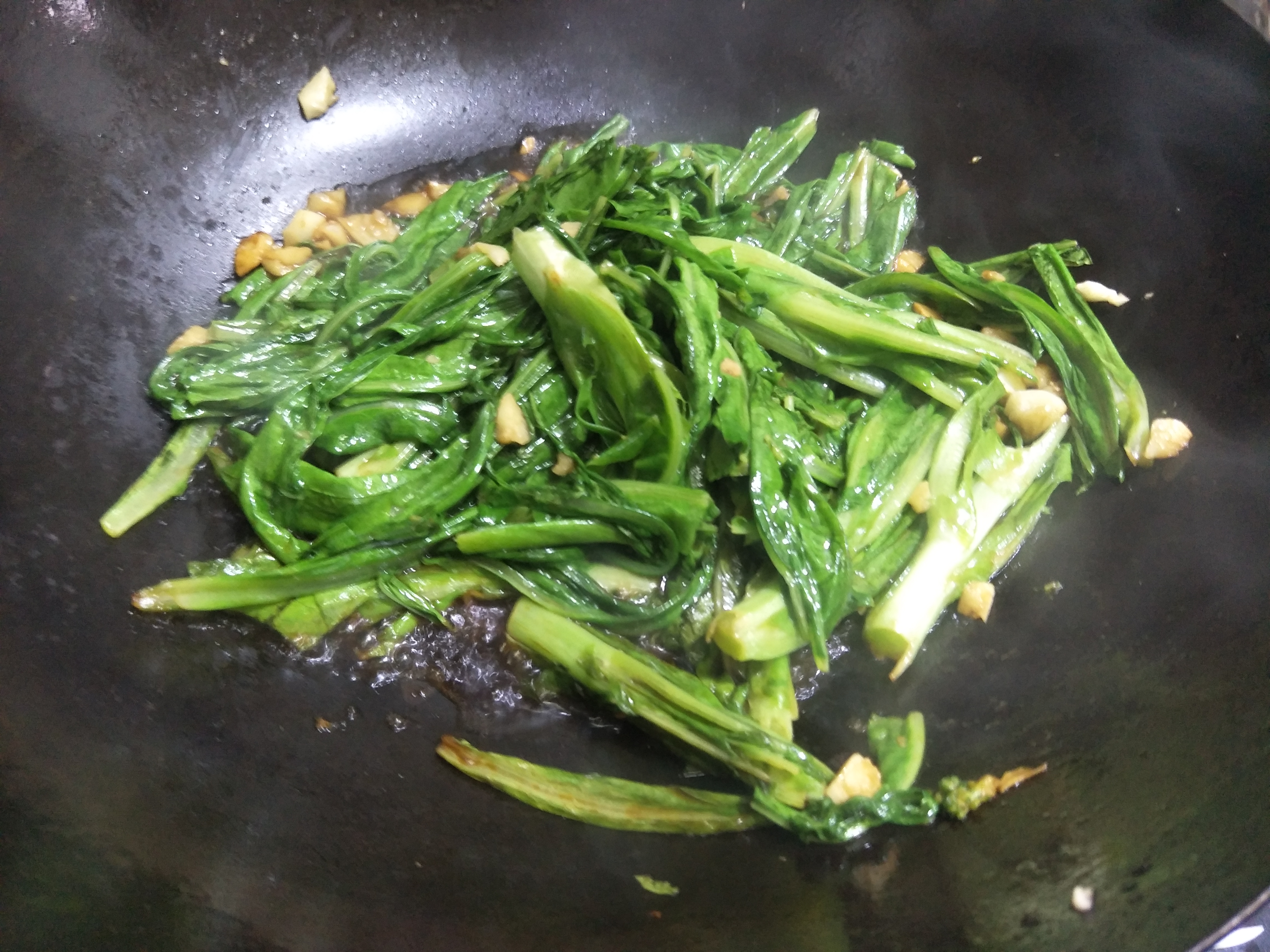 油麦菜好吃又实惠,教你详细做法,菜叶清脆不发软,入味好吃