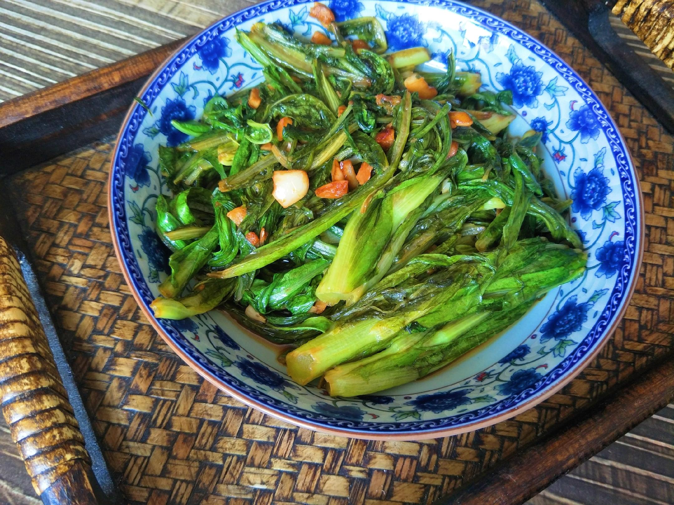 油麦菜好吃又实惠,教你详细做法,菜叶清脆不发软,入味好吃