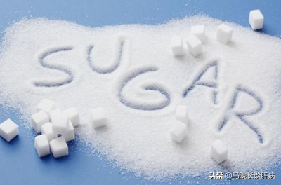 女人过了45岁,要远离5类食物,吃多了加速衰老
