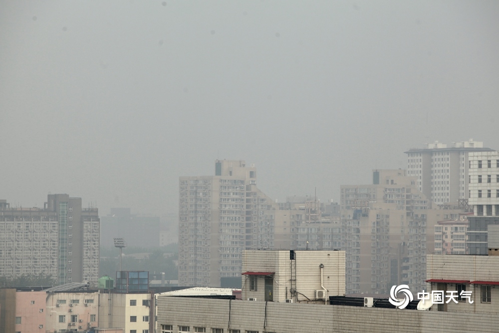 北京雾霾来袭 空气质量不佳能见度下降