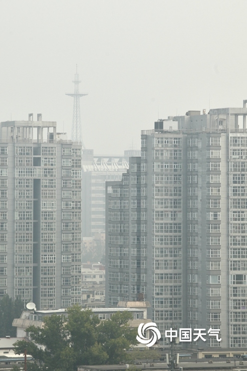 北京雾霾来袭 空气质量不佳能见度下降