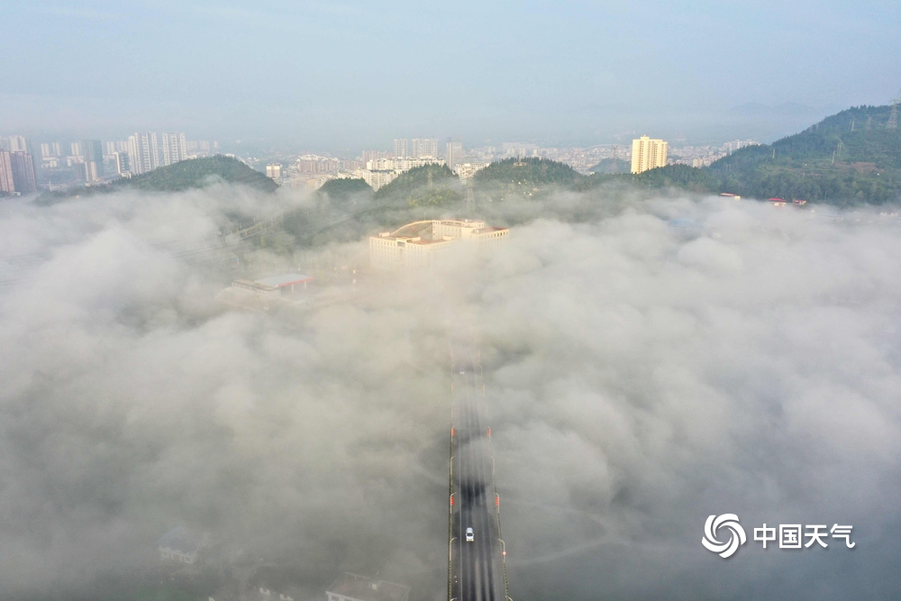 美若仙境!航拍贵州福泉震撼云海奇观