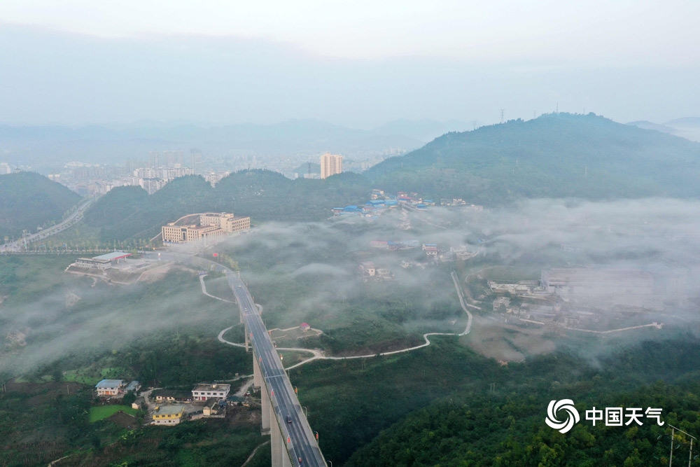 美若仙境!航拍贵州福泉震撼云海奇观