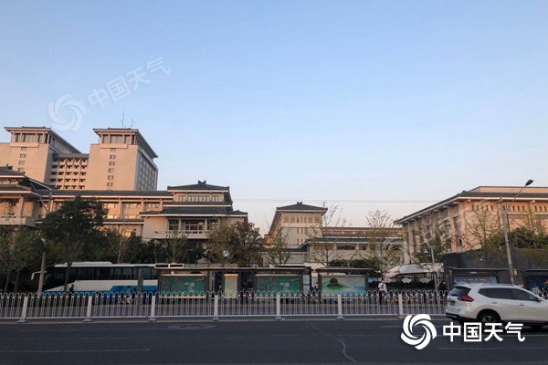 冷!北京今晨最低气温仅3.8℃ 未来昼夜温差大早晚寒意足