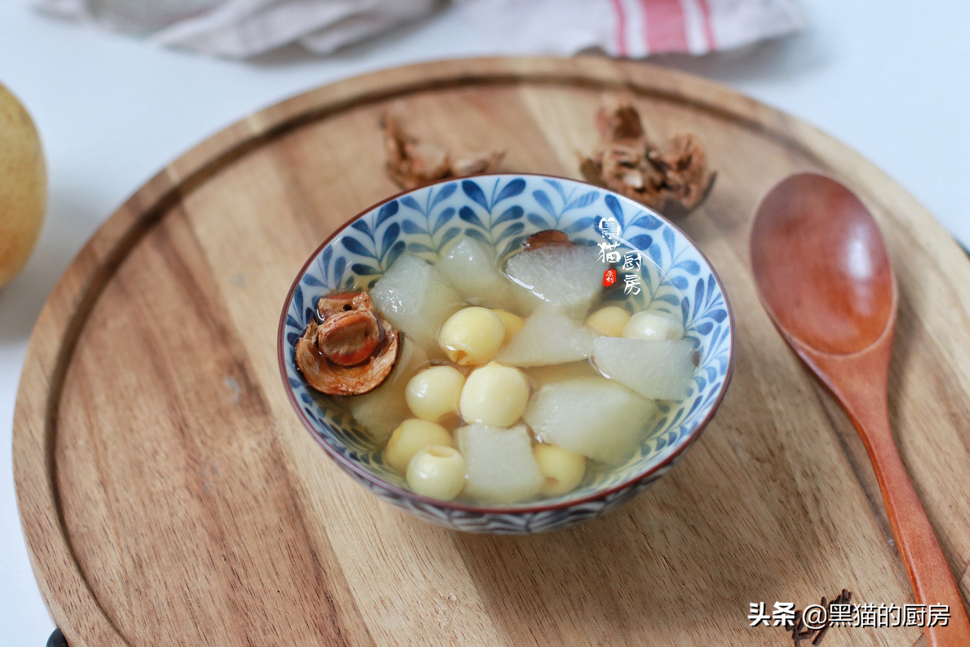 秋季干燥,这碗汤要收好,2种果子煮一锅,清咽润嗓,喝完特舒服