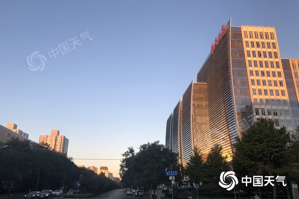 霜降至!北京天气依旧晴朗 今夜最低气温仅3℃周末将升温
