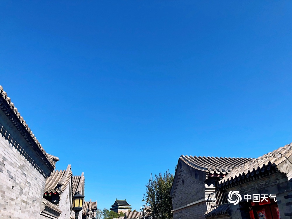 北京“通透蓝”入画来 美丽秋景令人心旷神怡