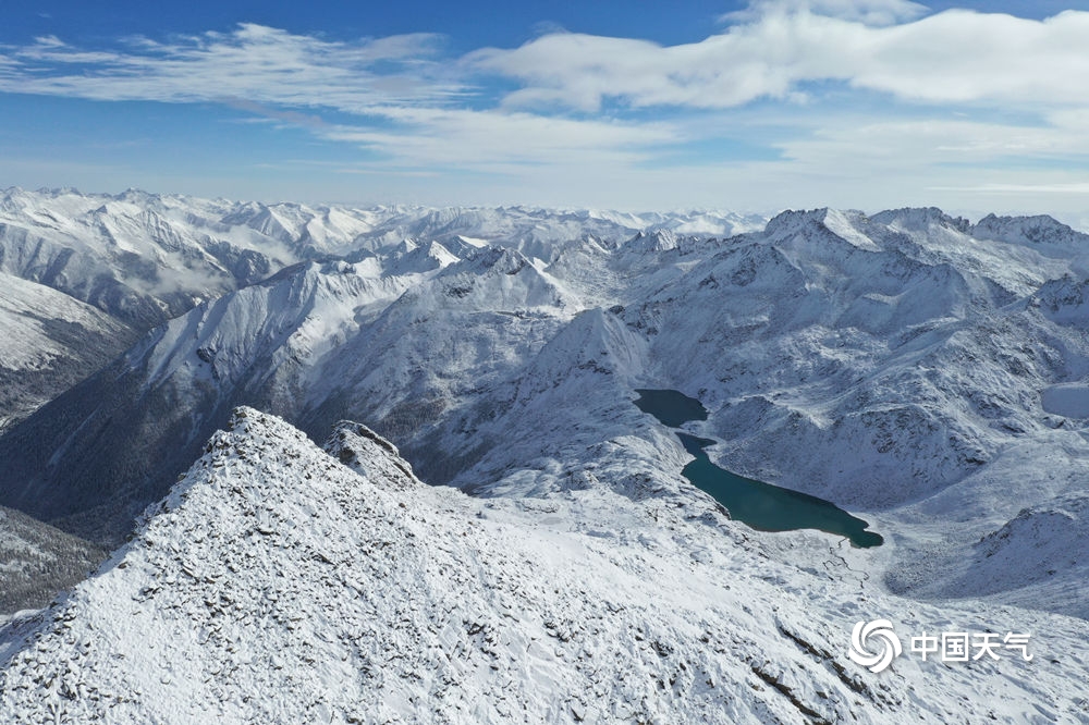 四川达古冰川白雪皑皑 宛如仙境