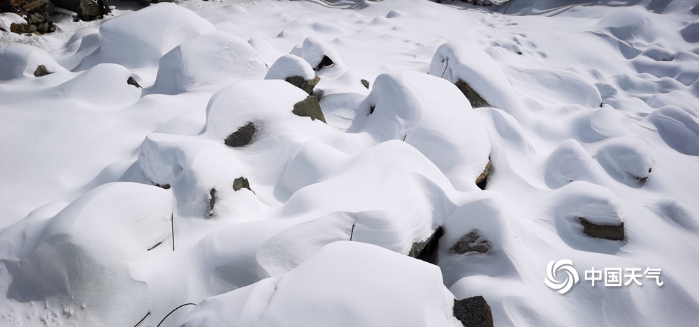 四川达古冰川白雪皑皑 宛如仙境