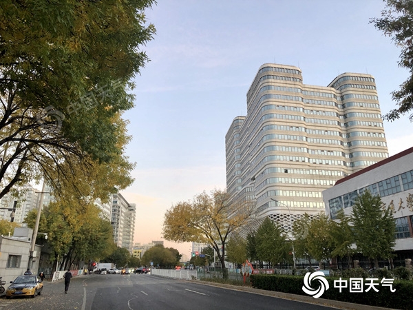 今日北京最高气温降至17℃ 未来三天仍以晴到多云为主