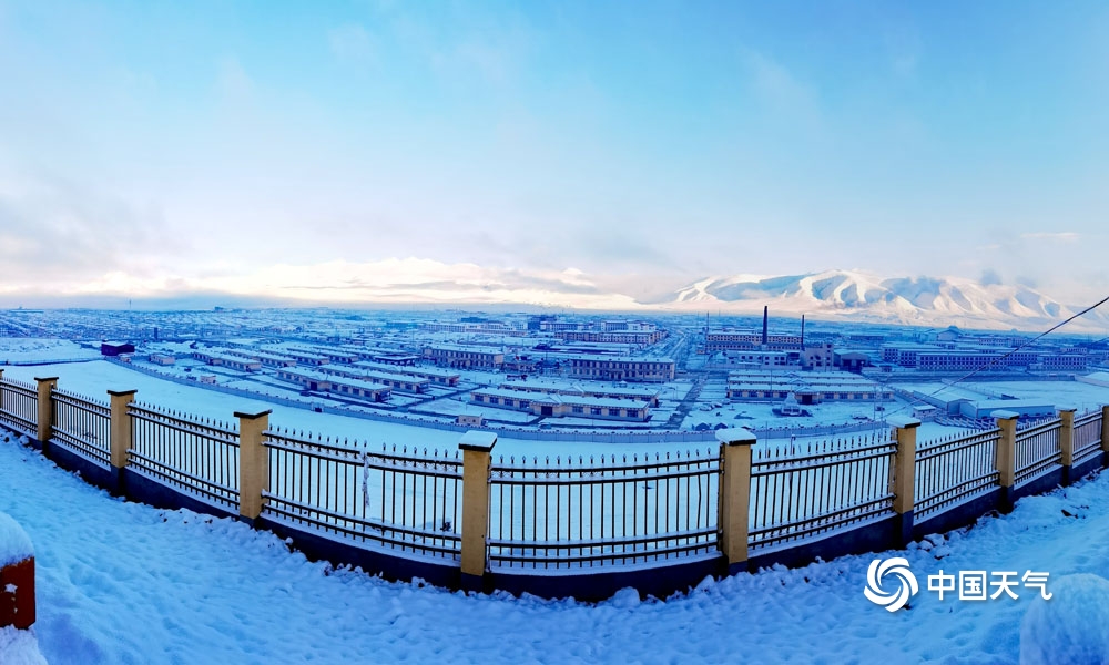 青海多地现今年下半年首场降雪 大地银装素裹