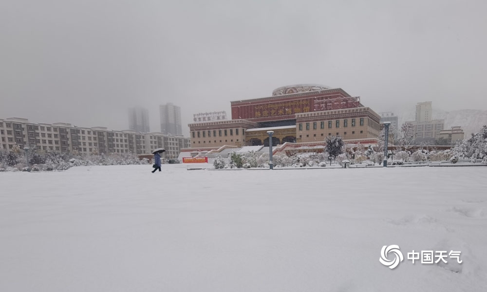 青海多地现今年下半年首场降雪 大地银装素裹
