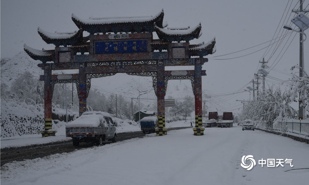 青海多地现今年下半年首场降雪 大地银装素裹